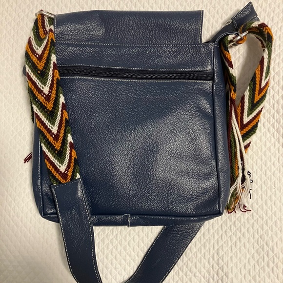 Arte Kuna Columbia Crossbody - Picture 4 of 6
